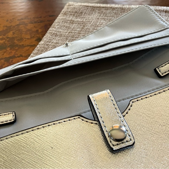 Liz Claiborne Crossbody - Picture 6 of 11